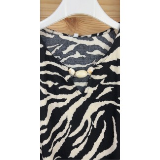 camiseta Etnica-camiseta original-camiseta verano-camiseta con accesorio